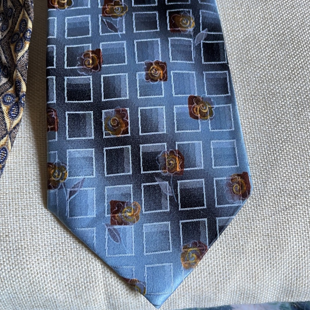 Assorted designer ties - Picture 10 of 10